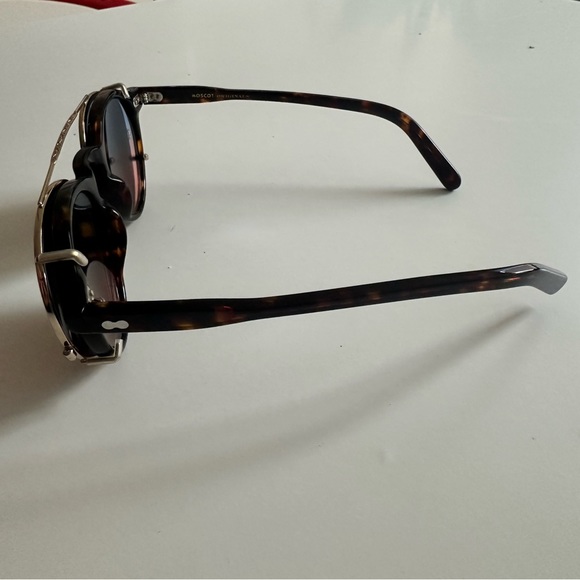 MOSCOT Miltzen Tortoise sunglasses + Limited Edition Clip & Accessories - Picture 3 of 11